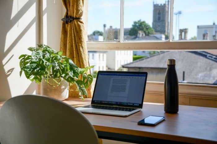 tips mendesain ruang kerja di rumah agar nyaman dan buat kamu lebih produktif