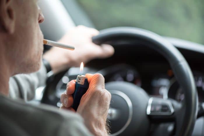 cara menghilangkan bau rokok di mobil