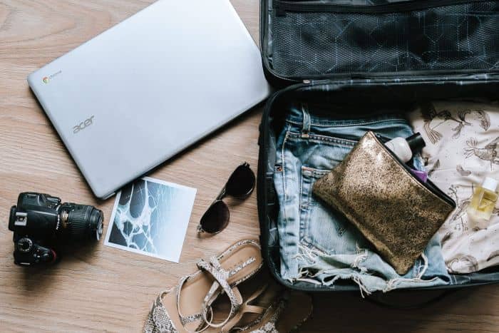 aksesoris laptop yang penting dibawa saat liburan dan traveling